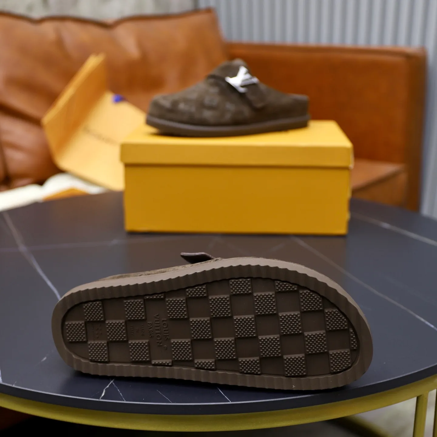 Ex-factory price: 520💰🙅‍♂️🙅‍♂️🙅‍♂️Birkenstock Brand: LV Louis Vuitton Standard code: 38-45 (cowhide lining) Grade: Same as the official website Material: Original leather design Original rubber wear-resistant molded outsole Style category: Men's fashion sandals Distinguished luxury brand elements Top luxury Color: Actual picture color